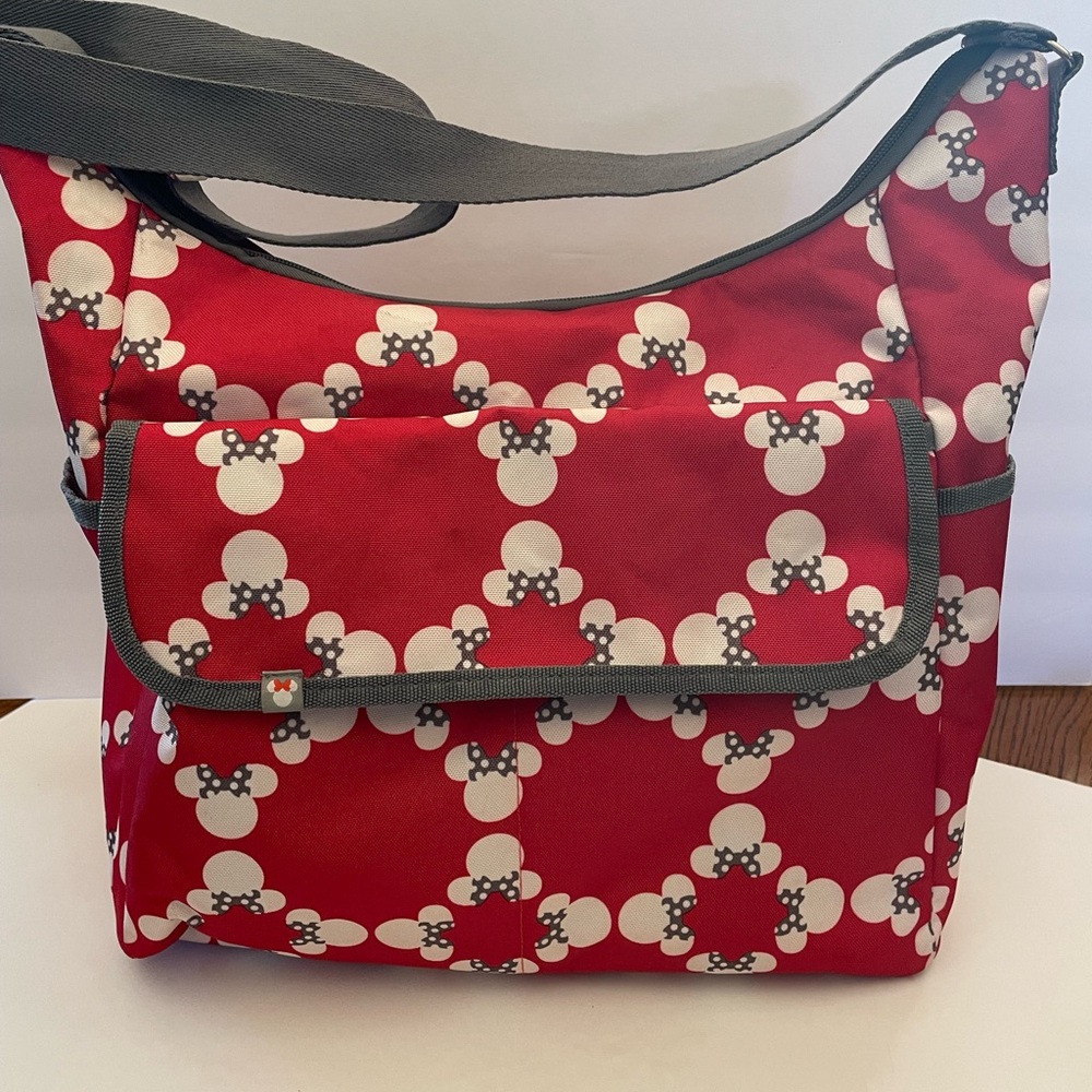 Disney Minnie Mouse tote/diaper bag. Shoulder strap lots of pockets.VG condition